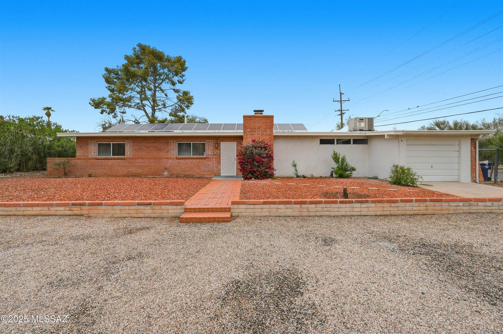 7061 East Edgemont Street, Tucson, AZ 85710
