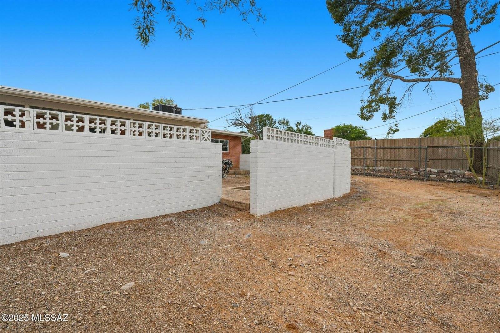 7061 East Edgemont Street, Tucson, AZ 85710