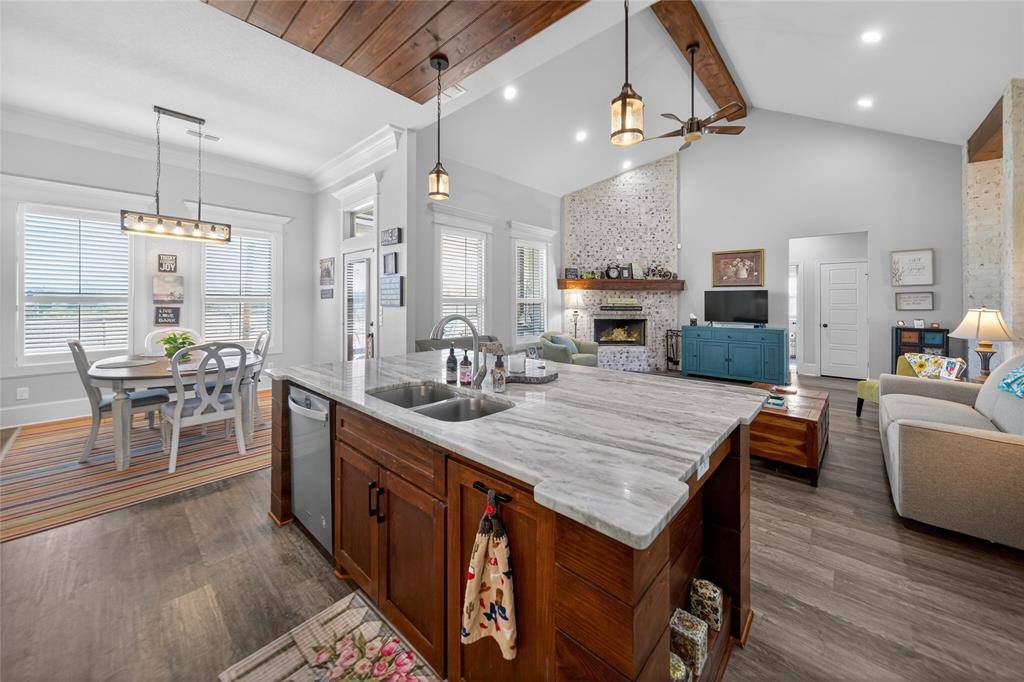 15802 County Road 472, Tyler, TX 75706