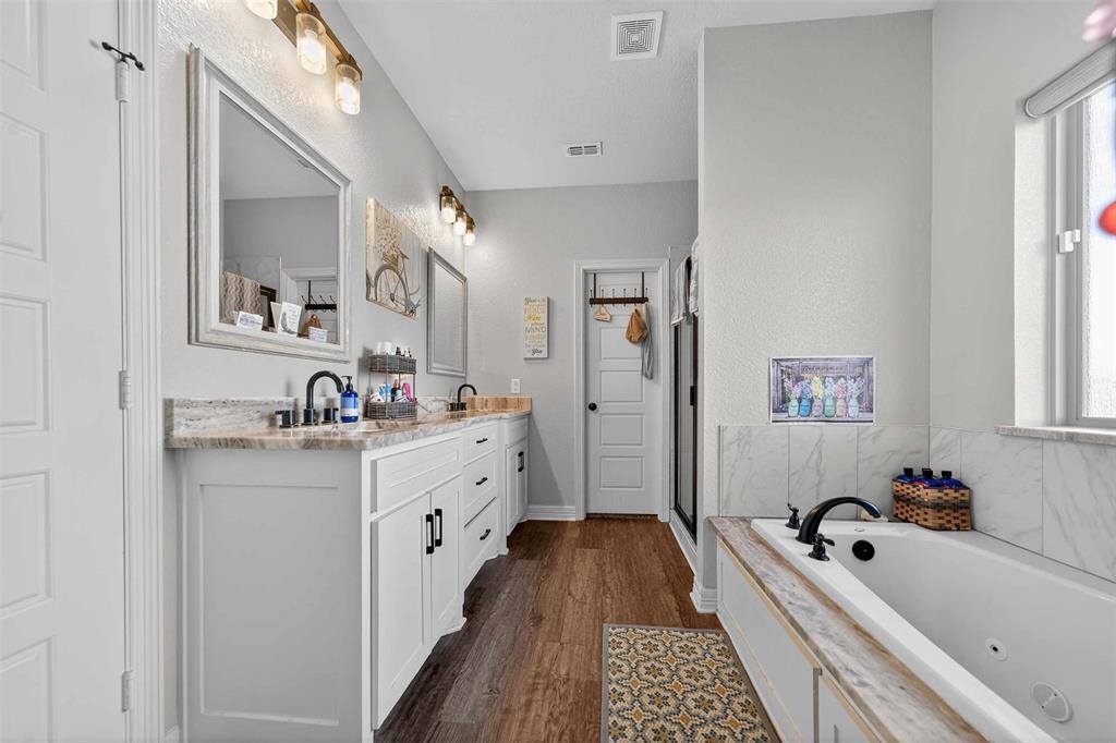 15802 County Road 472, Tyler, TX 75706