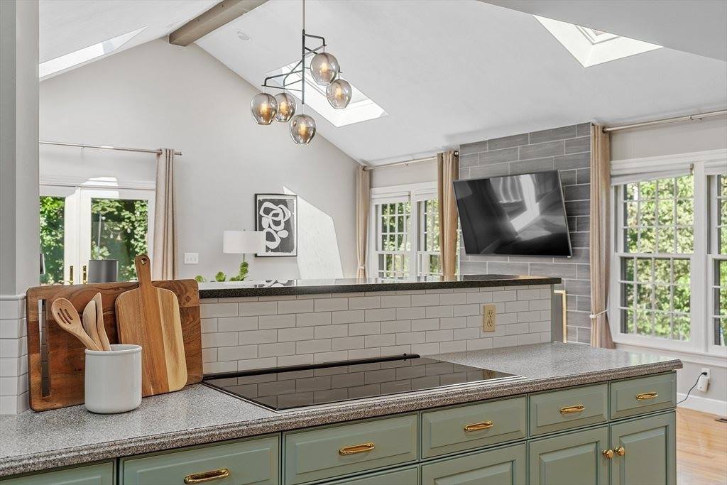 21 Valleyfield St, Lexington, MA 02421