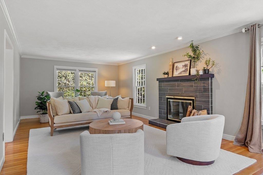 21 Valleyfield St, Lexington, MA 02421