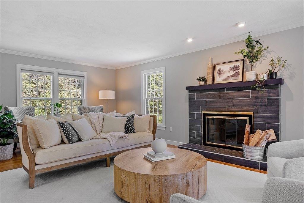 21 Valleyfield St, Lexington, MA 02421