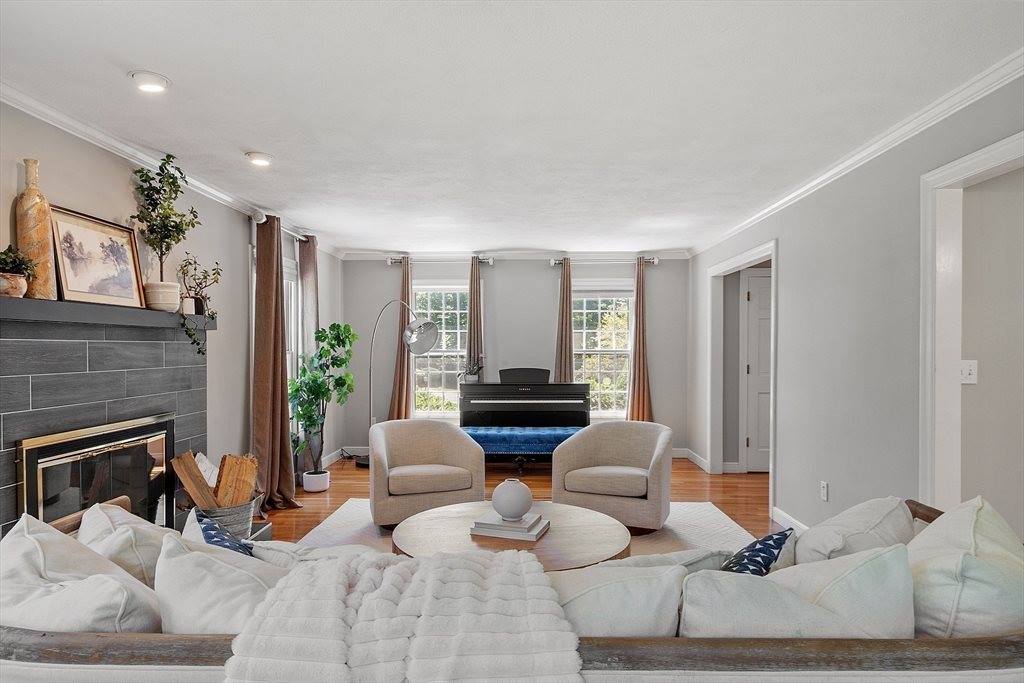 21 Valleyfield St, Lexington, MA 02421