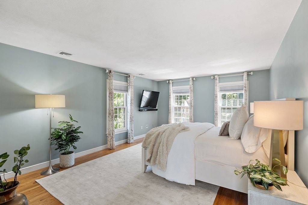 21 Valleyfield St, Lexington, MA 02421