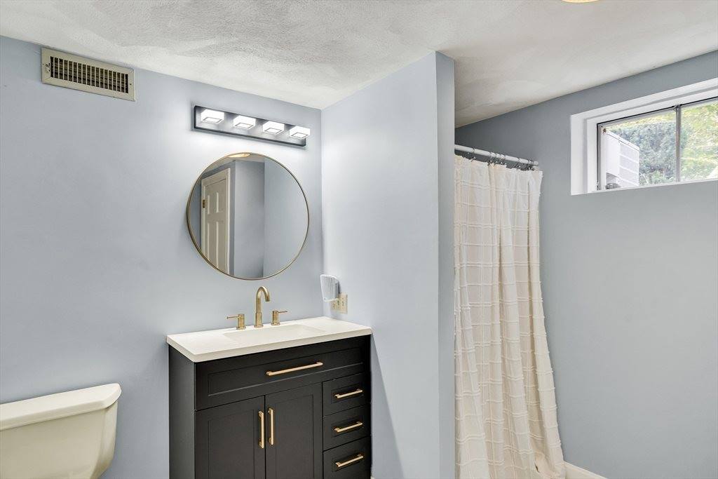 21 Valleyfield St, Lexington, MA 02421