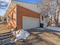 8210 Ridgewood Road, Rock Island, IL 61201