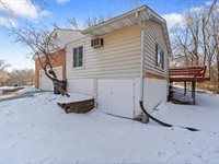 8210 Ridgewood Road, Rock Island, IL 61201