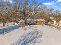 8210 Ridgewood Road, Rock Island, IL 61201