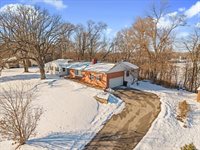 8210 Ridgewood Road, Rock Island, IL 61201