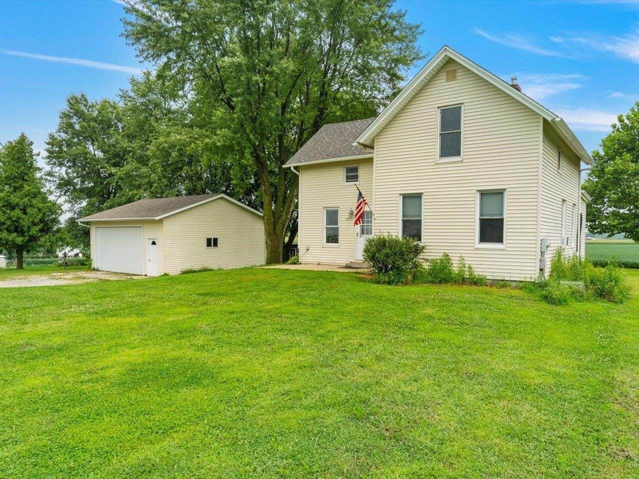 301 1st Street, Long Grove, IA 52756