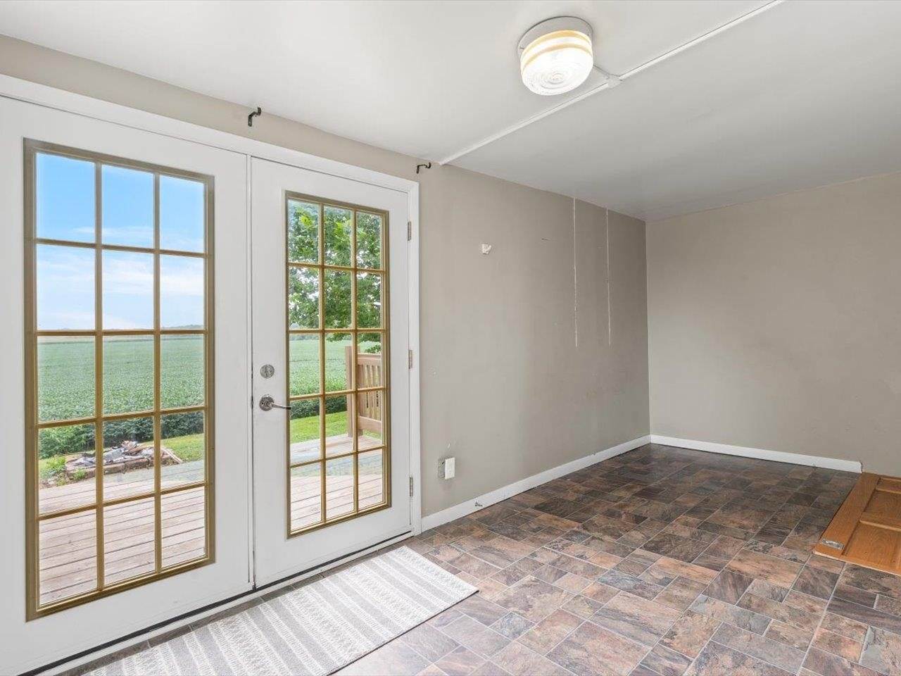 301 1st Street, Long Grove, IA 52756