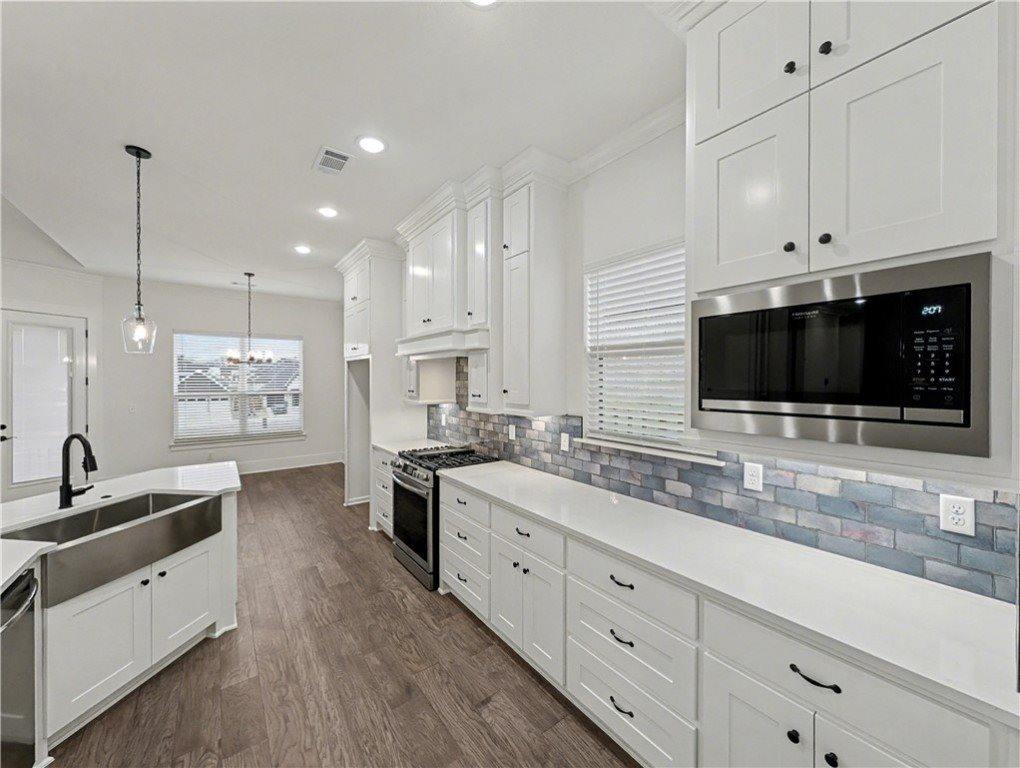 1811 Bluestem Drive, Centerton, AR 72719