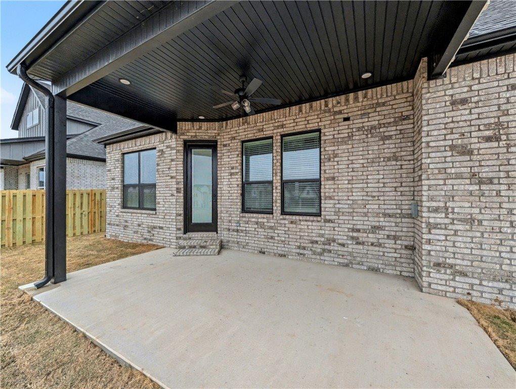 1811 Bluestem Drive, Centerton, AR 72719