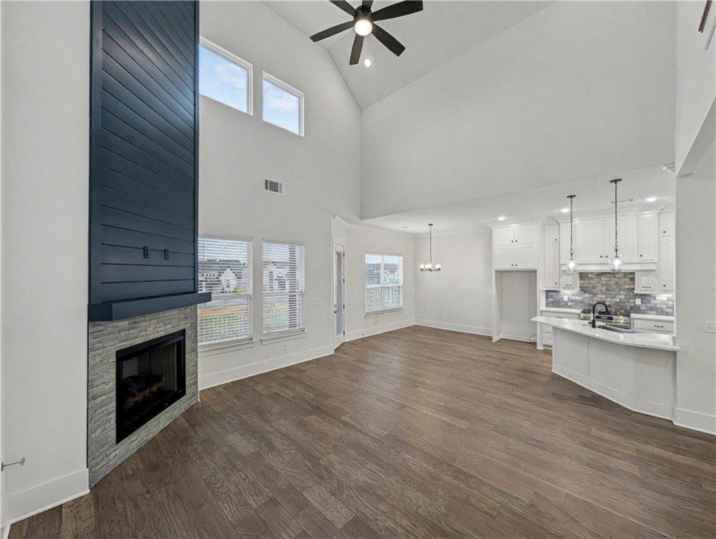 1811 Bluestem Drive, Centerton, AR 72719