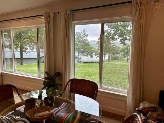 21935 Lake Rd M 12, Cassville, MO 65625