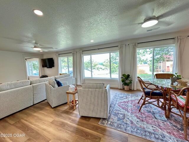 21935 Lake Rd M 12, Cassville, MO 65625