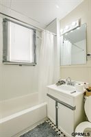 1039 Park Avenue, Omaha, NE 68105