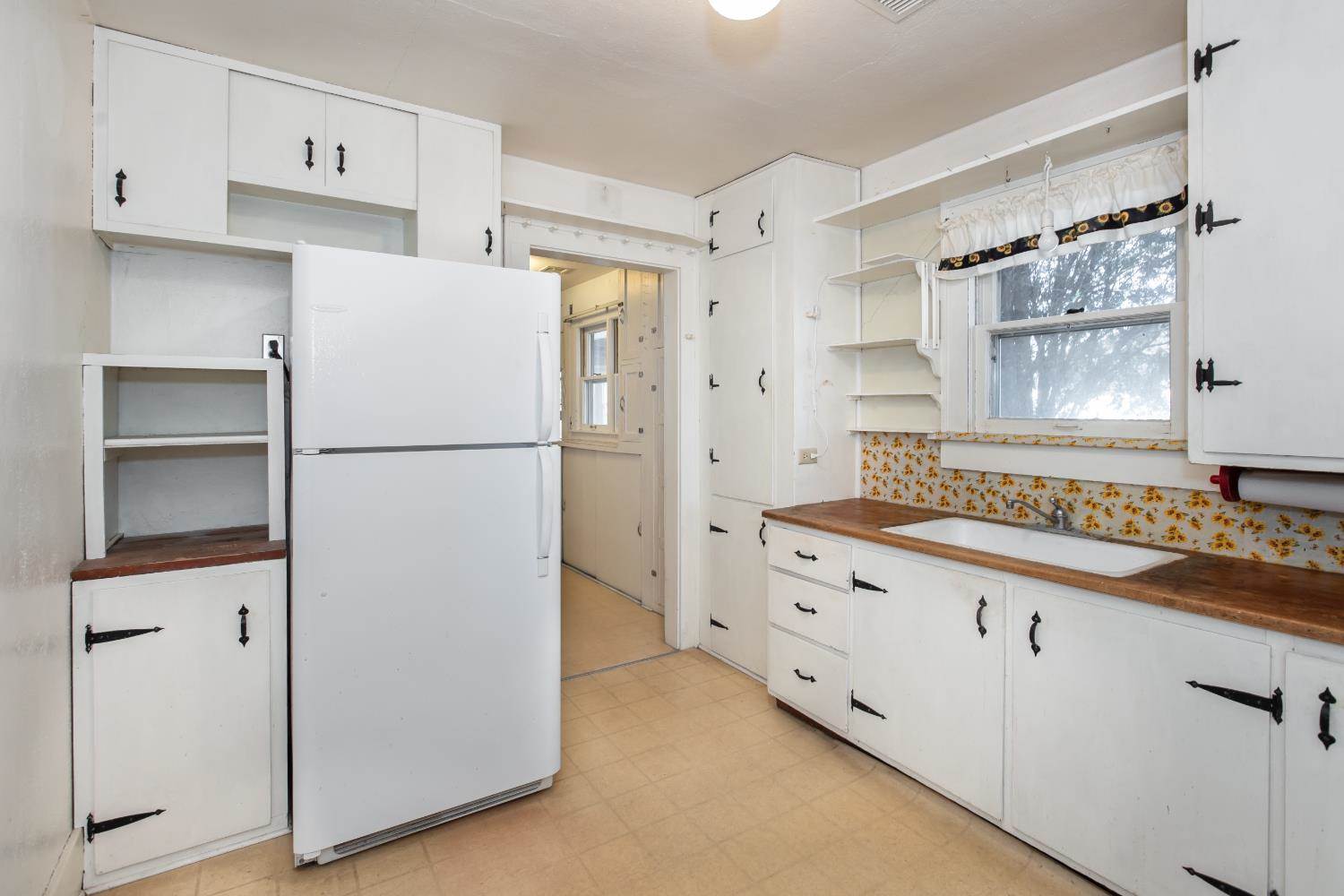 423 Point Rock Street, Elkhart, KS 67950