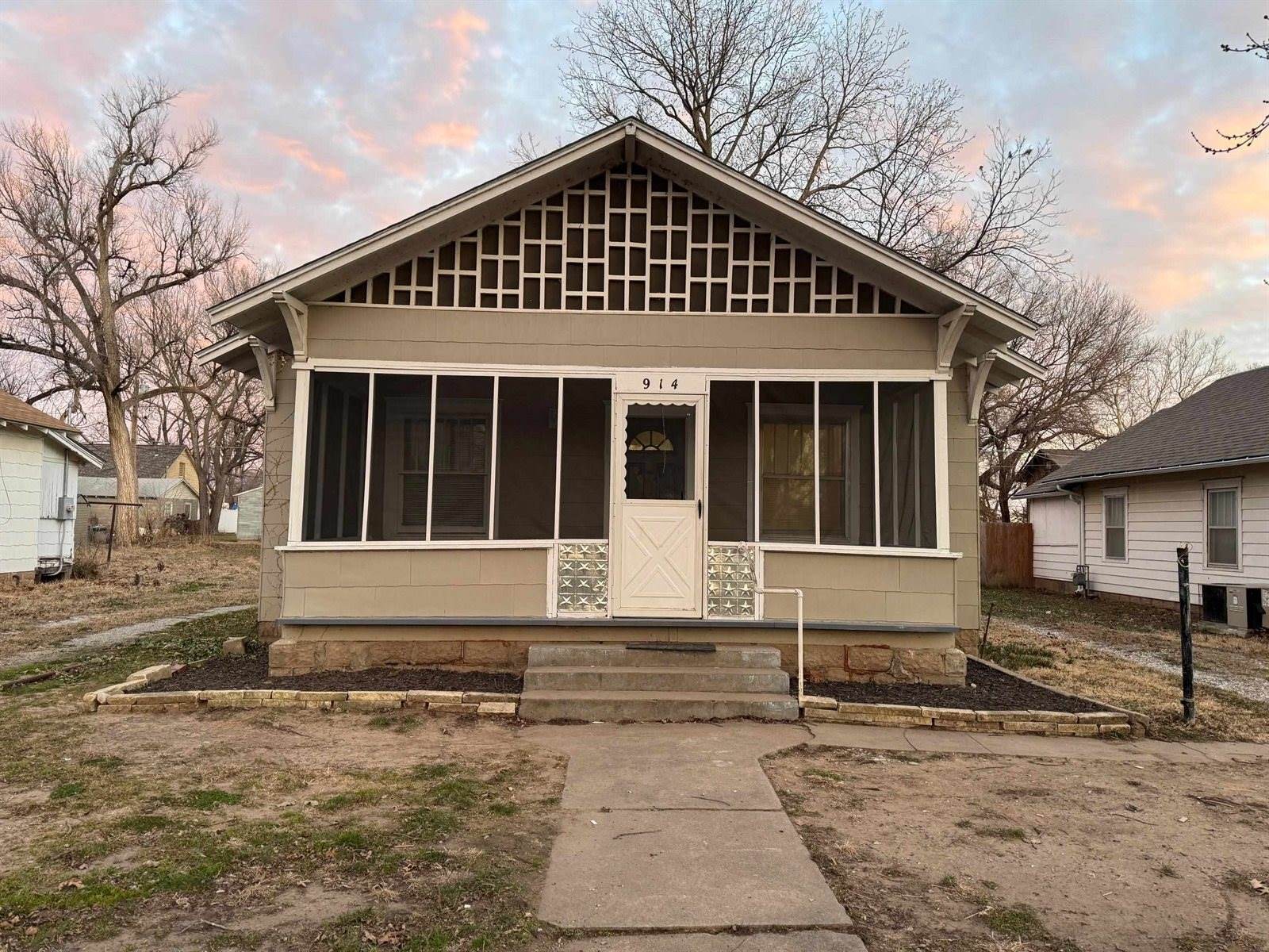 914 South 3rd St, Arkansas City, KS 67005