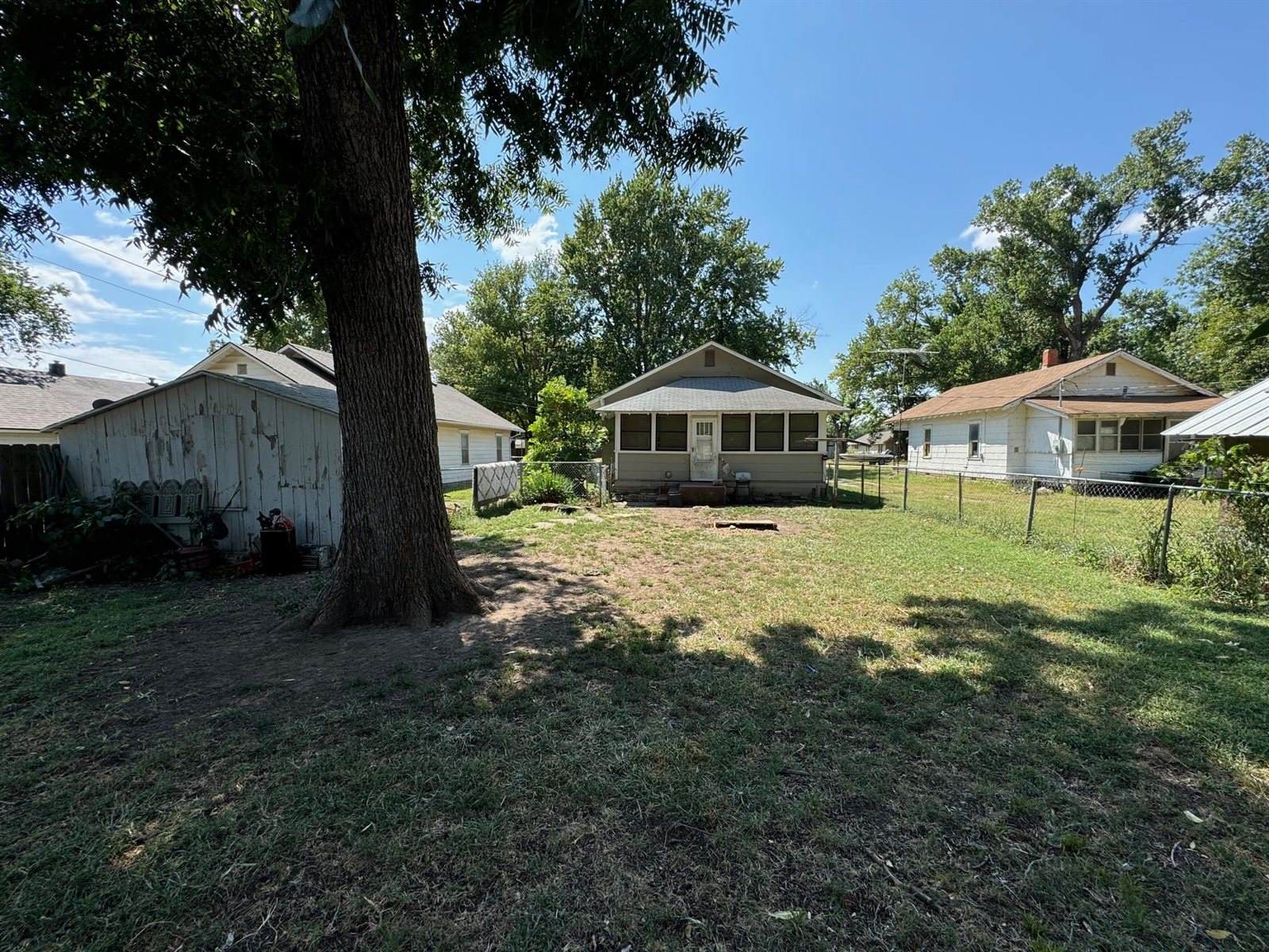 914 South 3rd St, Arkansas City, KS 67005