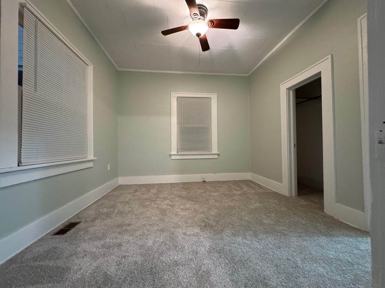 914 South 3rd St, Arkansas City, KS 67005