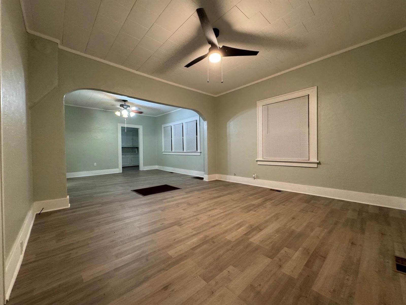 914 South 3rd St, Arkansas City, KS 67005