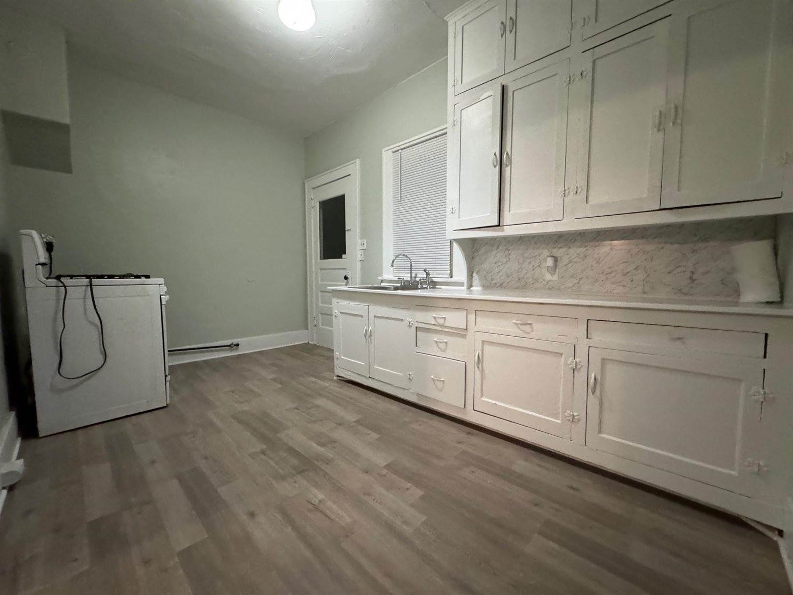 914 South 3rd St, Arkansas City, KS 67005