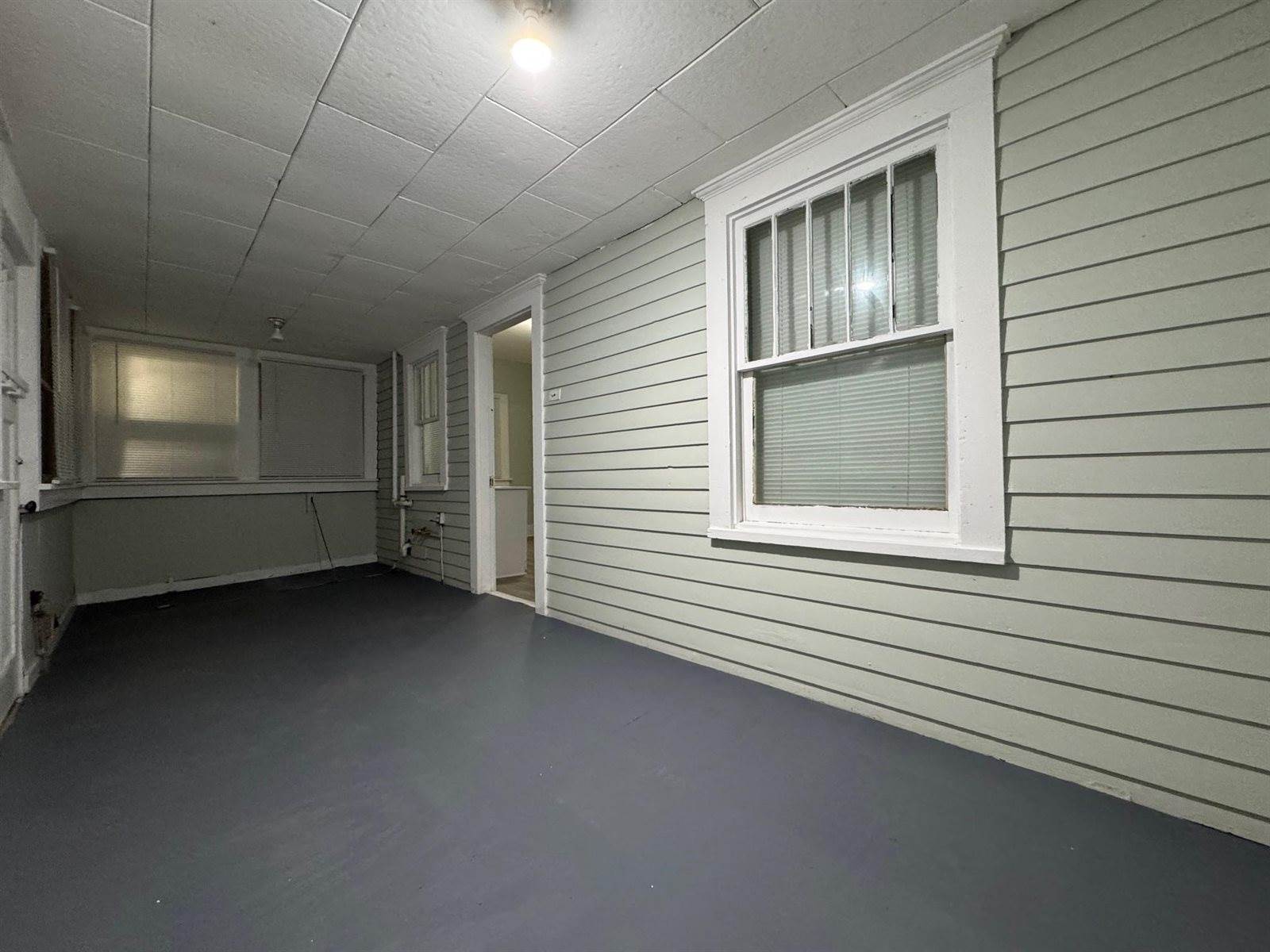 914 South 3rd St, Arkansas City, KS 67005