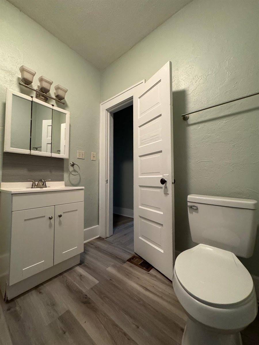 914 South 3rd St, Arkansas City, KS 67005