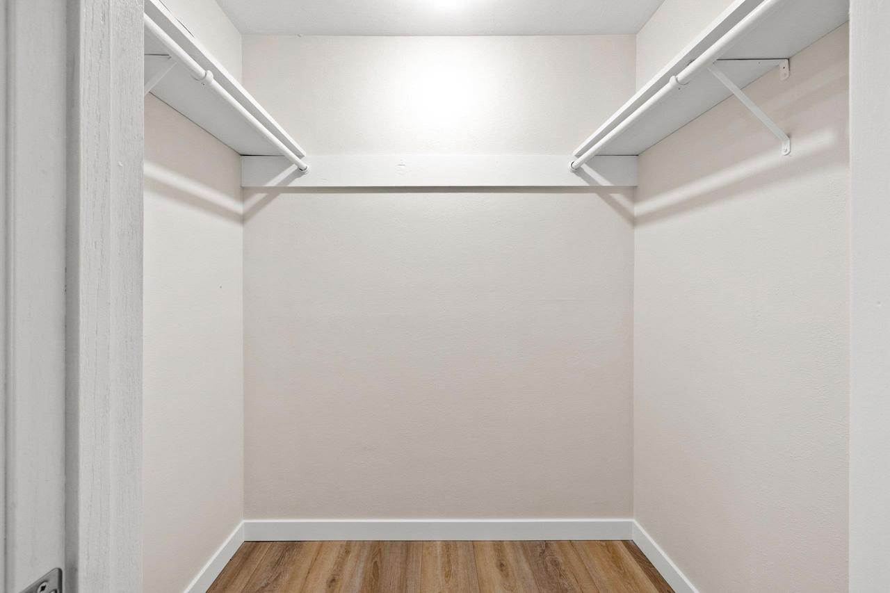 2130 Elmview Drive #J, Ashwaubenon, WI 54304