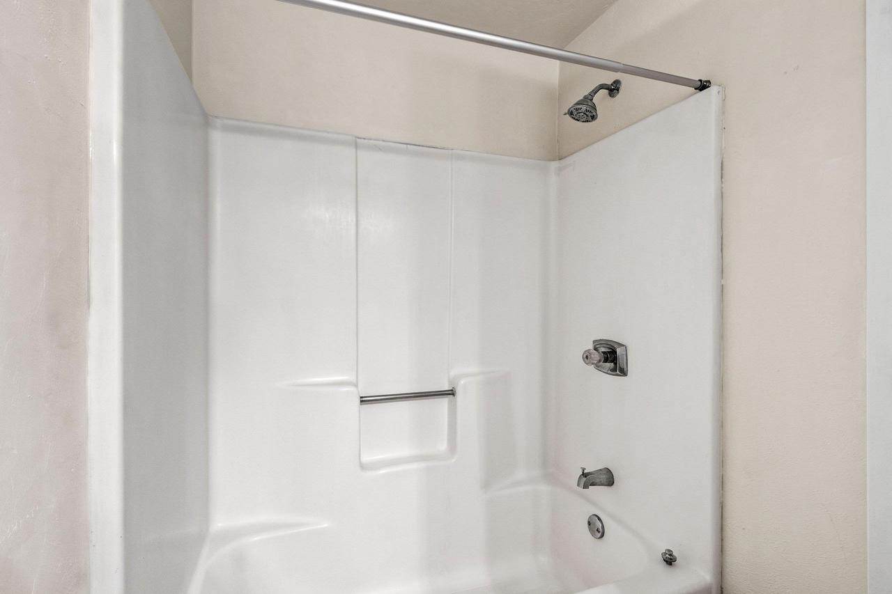 2130 Elmview Drive #J, Ashwaubenon, WI 54304