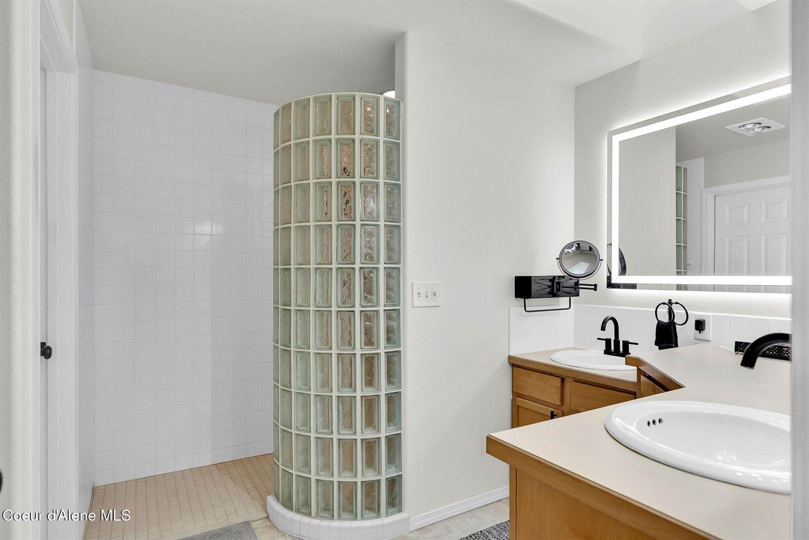 5775 North Colfax St, Dalton Gardens, ID 83815