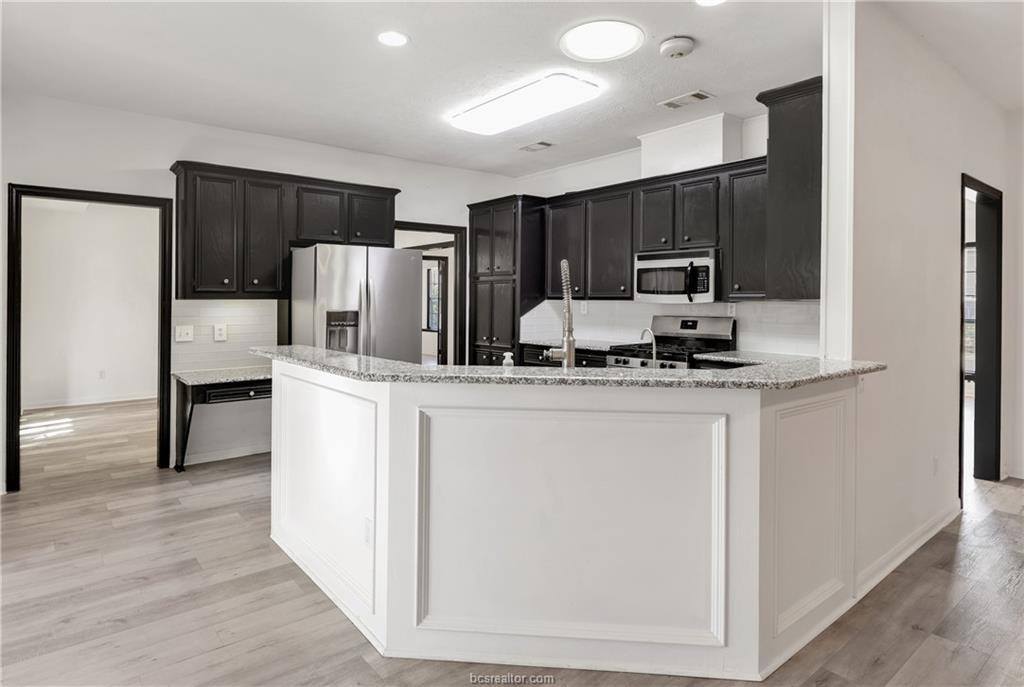 204 Hearthstone Circle, College Station, TX 77840