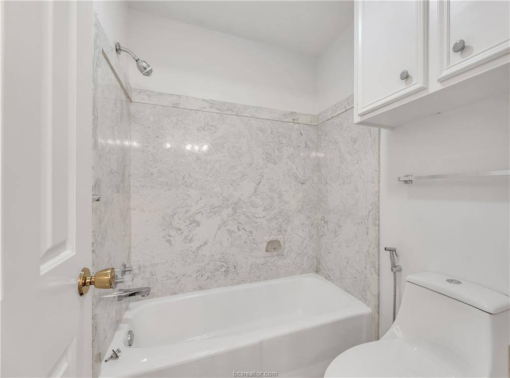 204 Hearthstone Circle, College Station, TX 77840