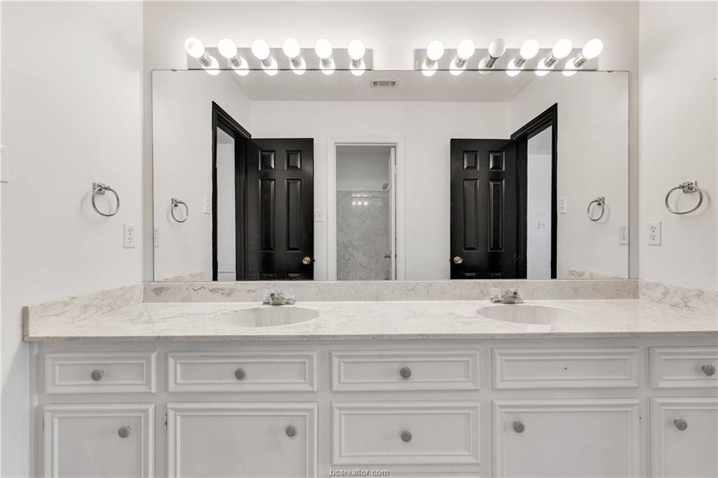 204 Hearthstone Circle, College Station, TX 77840