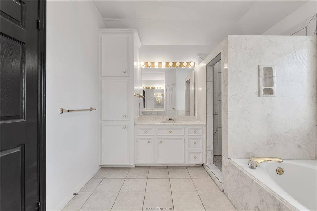 204 Hearthstone Circle, College Station, TX 77840