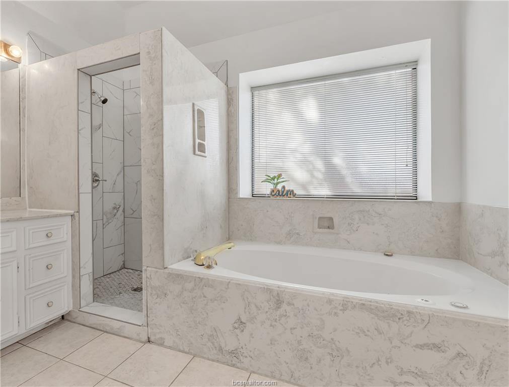 204 Hearthstone Circle, College Station, TX 77840