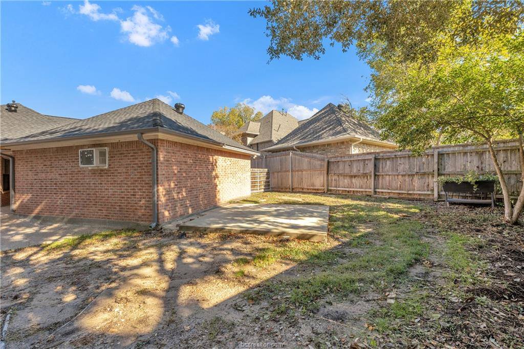 204 Hearthstone Circle, College Station, TX 77840