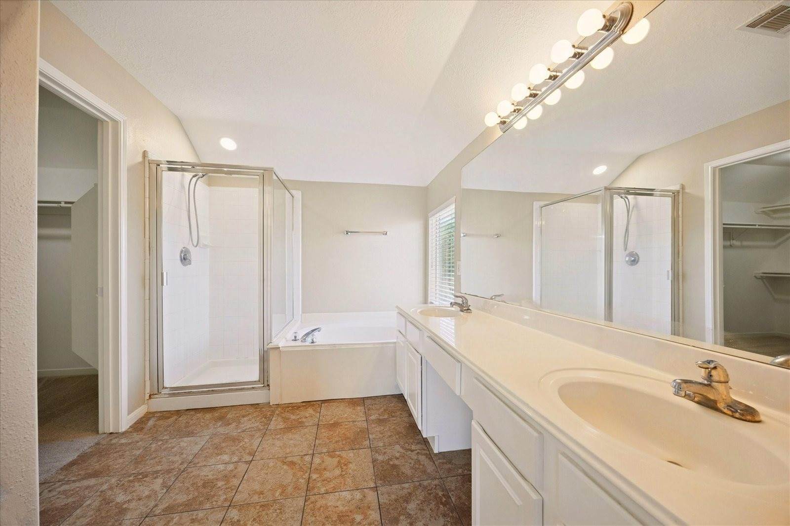 6501 East Bending Oaks Lane, Pearland, TX 77584