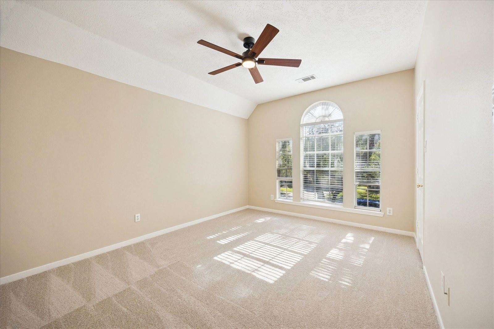 6501 East Bending Oaks Lane, Pearland, TX 77584