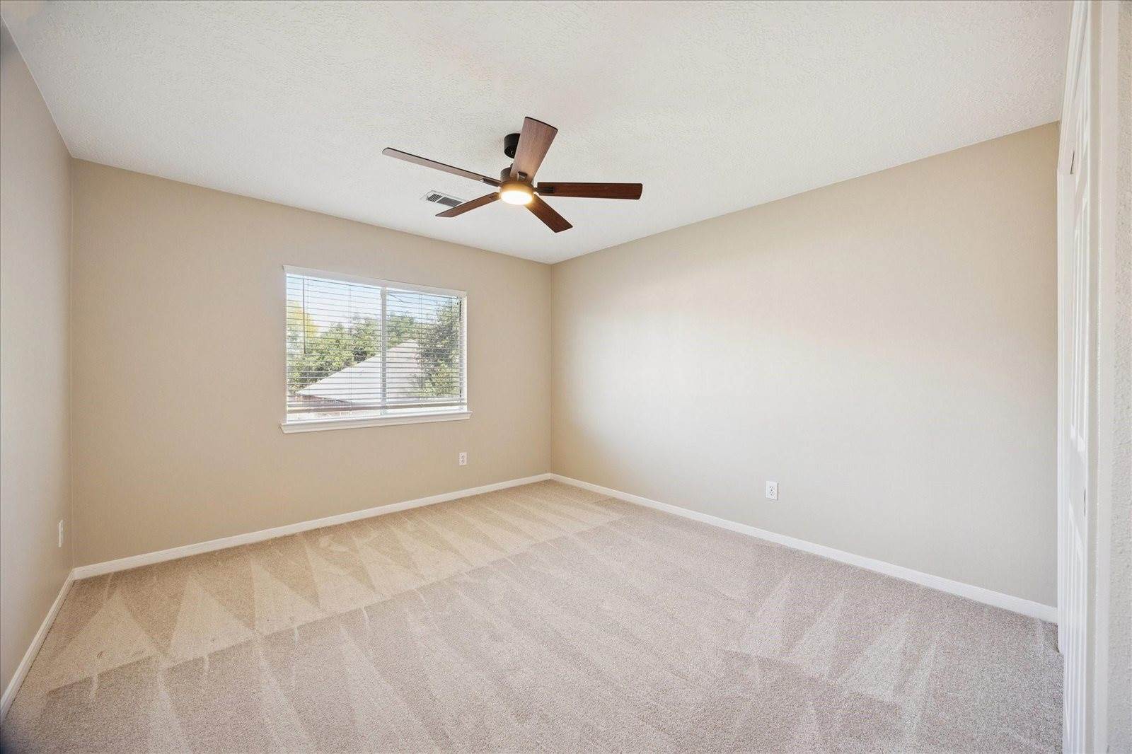 6501 East Bending Oaks Lane, Pearland, TX 77584