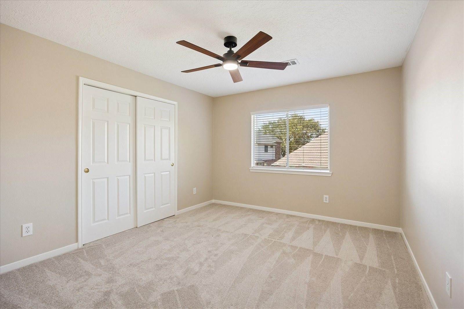 6501 East Bending Oaks Lane, Pearland, TX 77584