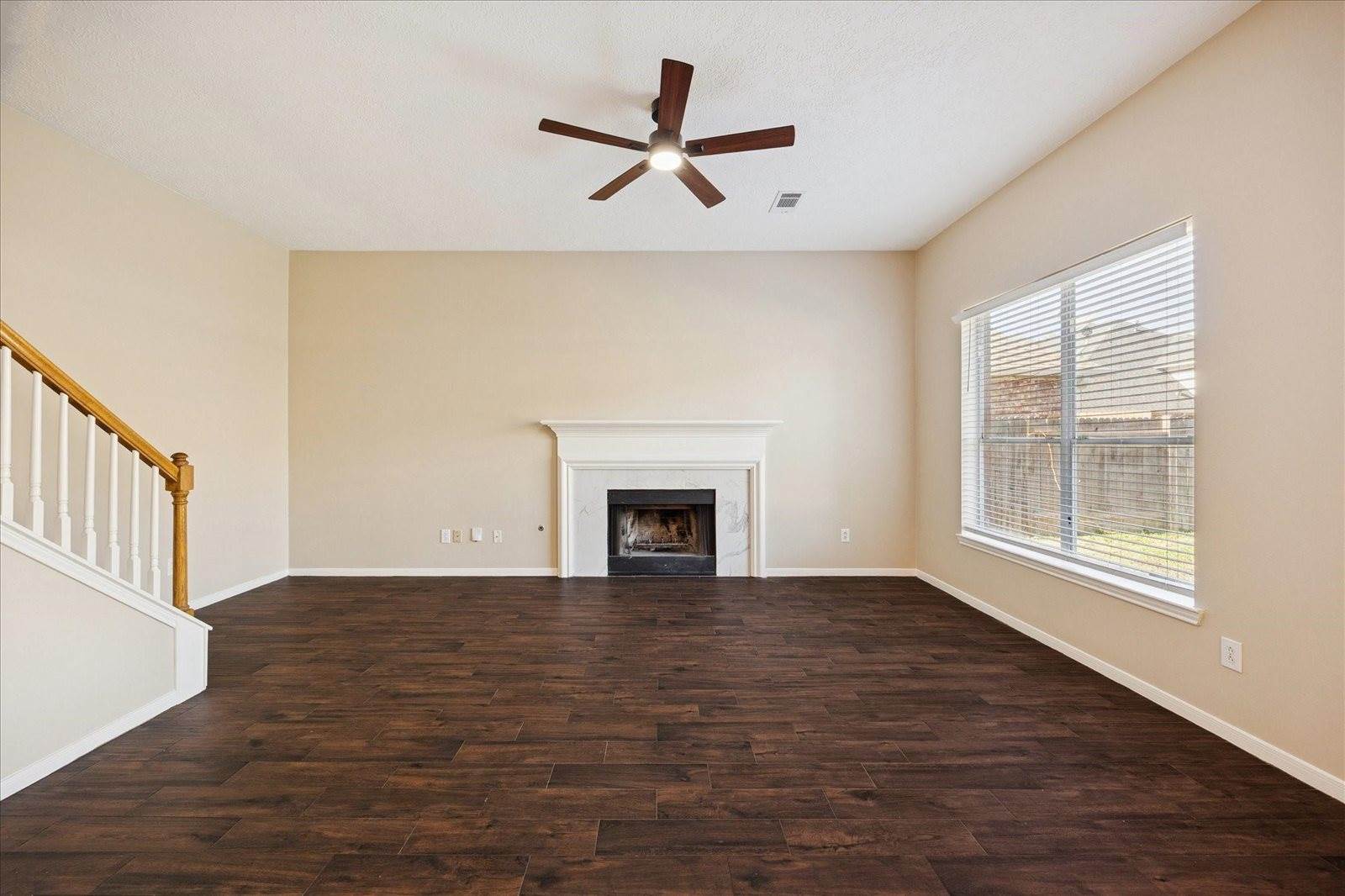 6501 East Bending Oaks Lane, Pearland, TX 77584