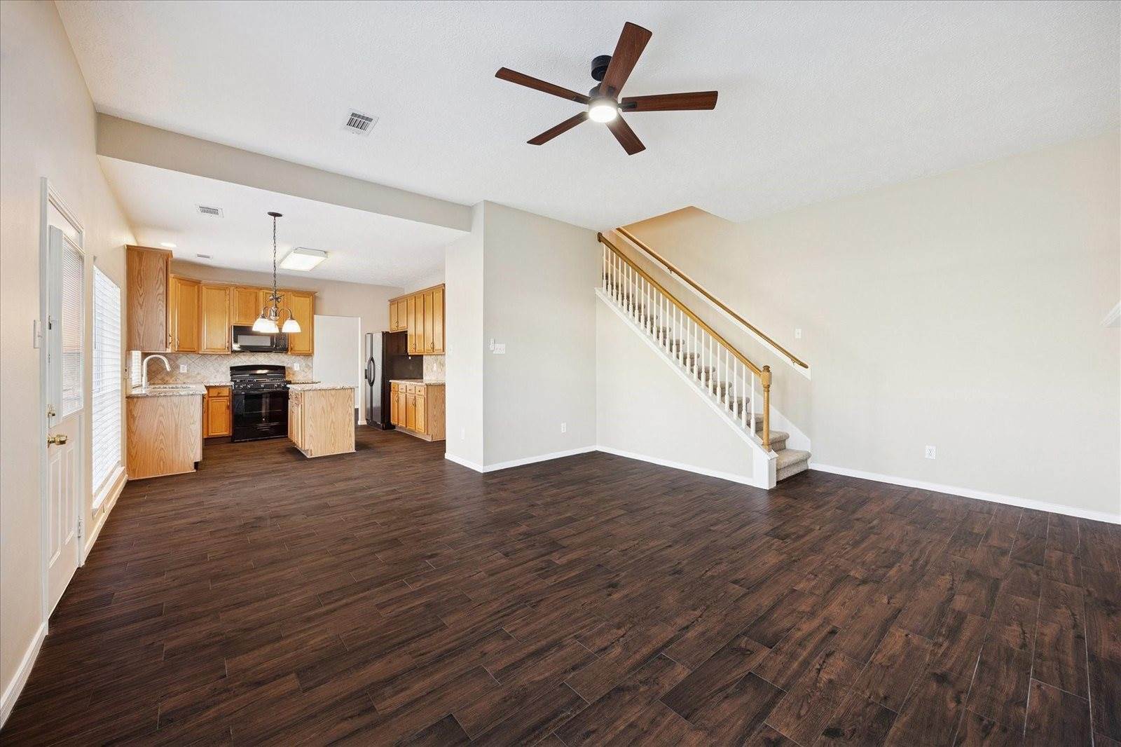 6501 East Bending Oaks Lane, Pearland, TX 77584