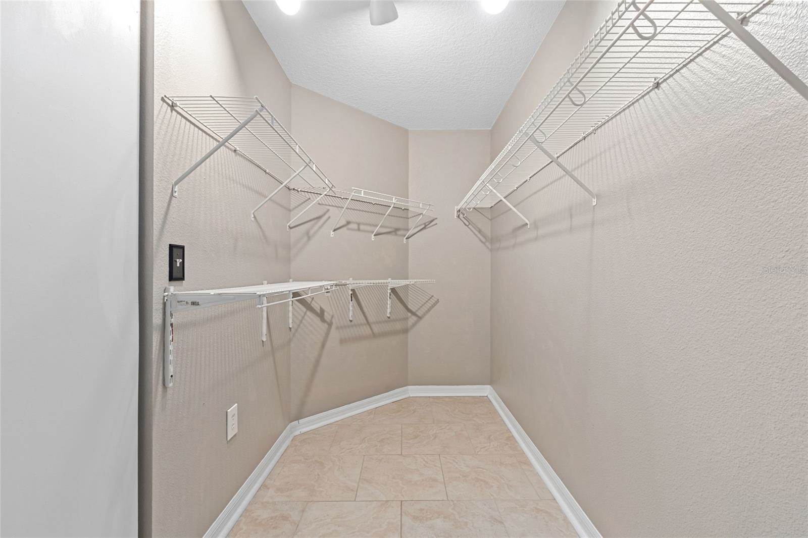 6006 Chellas Court, Lutz, FL 33558