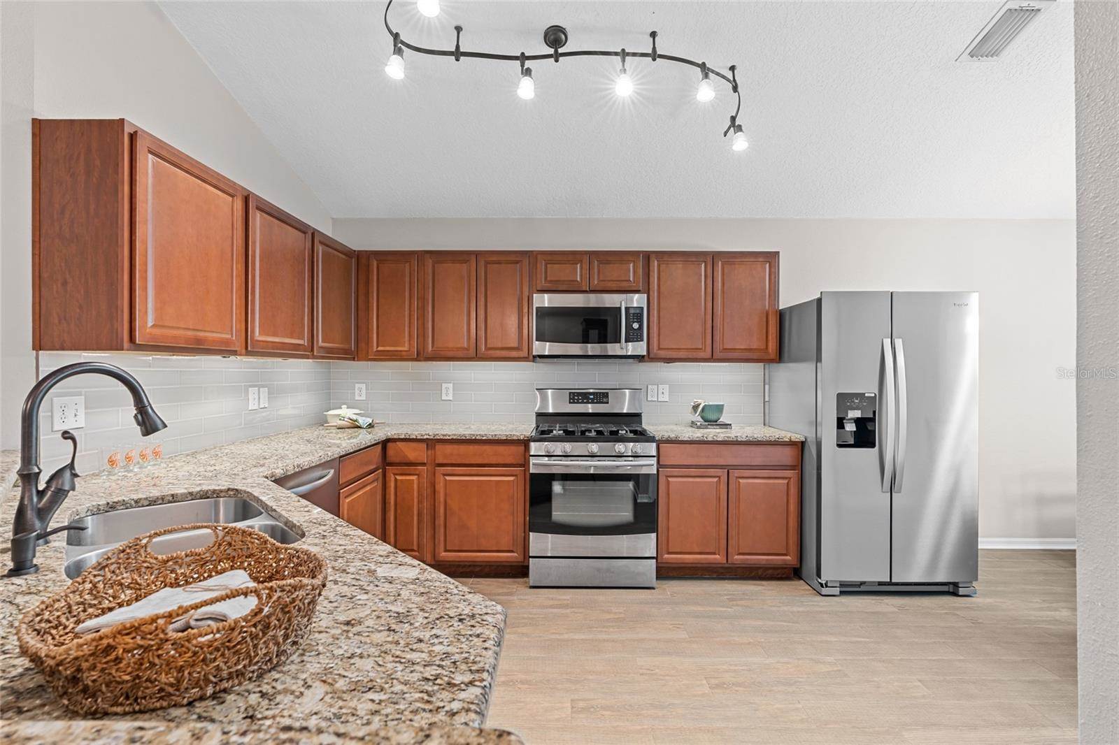 6006 Chellas Court, Lutz, FL 33558