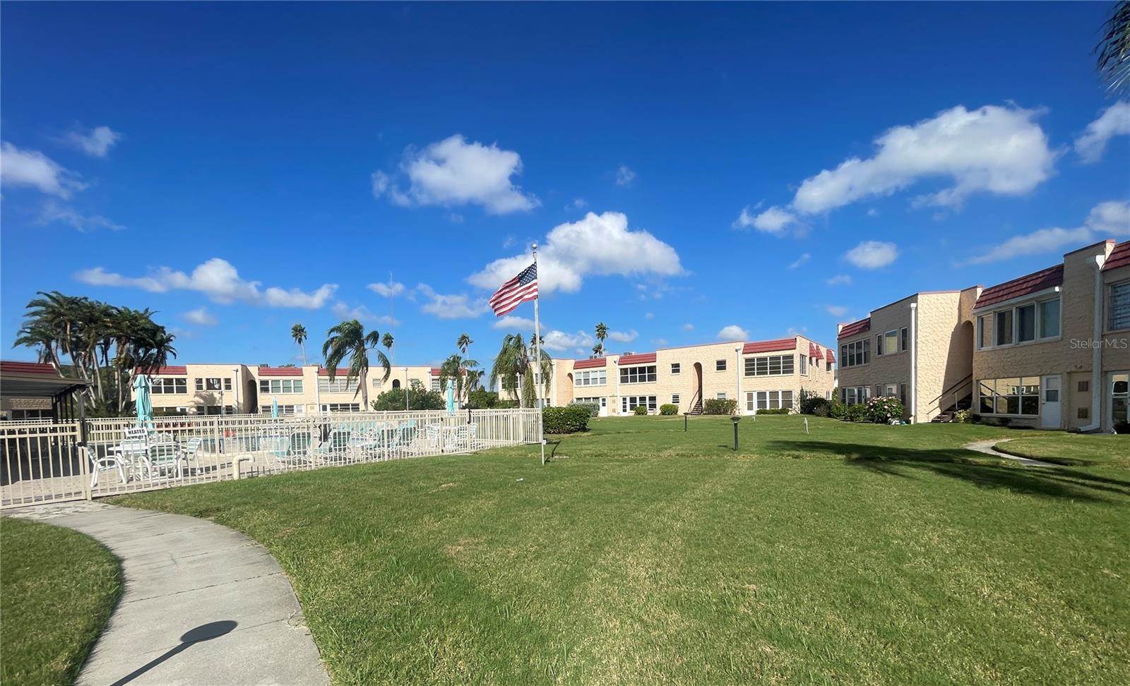 124 Dogwood Circle, Seminole, FL 33777