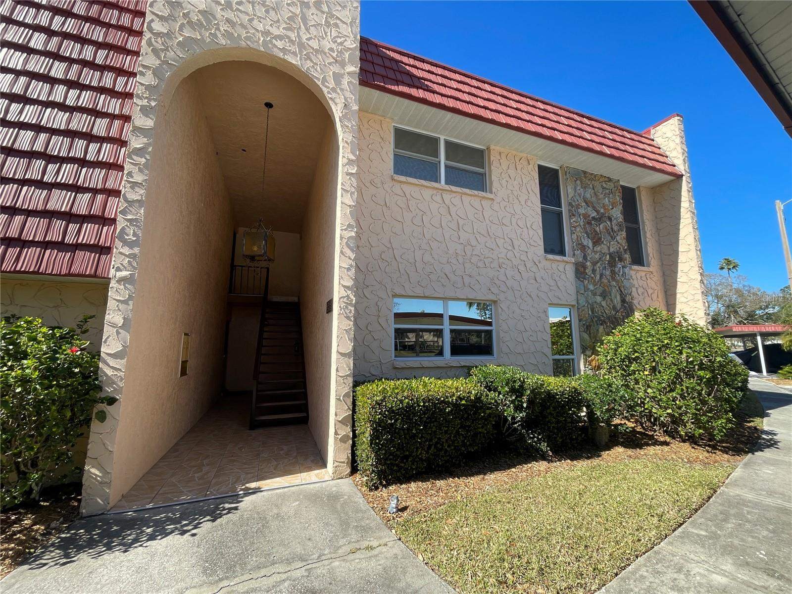 124 Dogwood Circle, Seminole, FL 33777