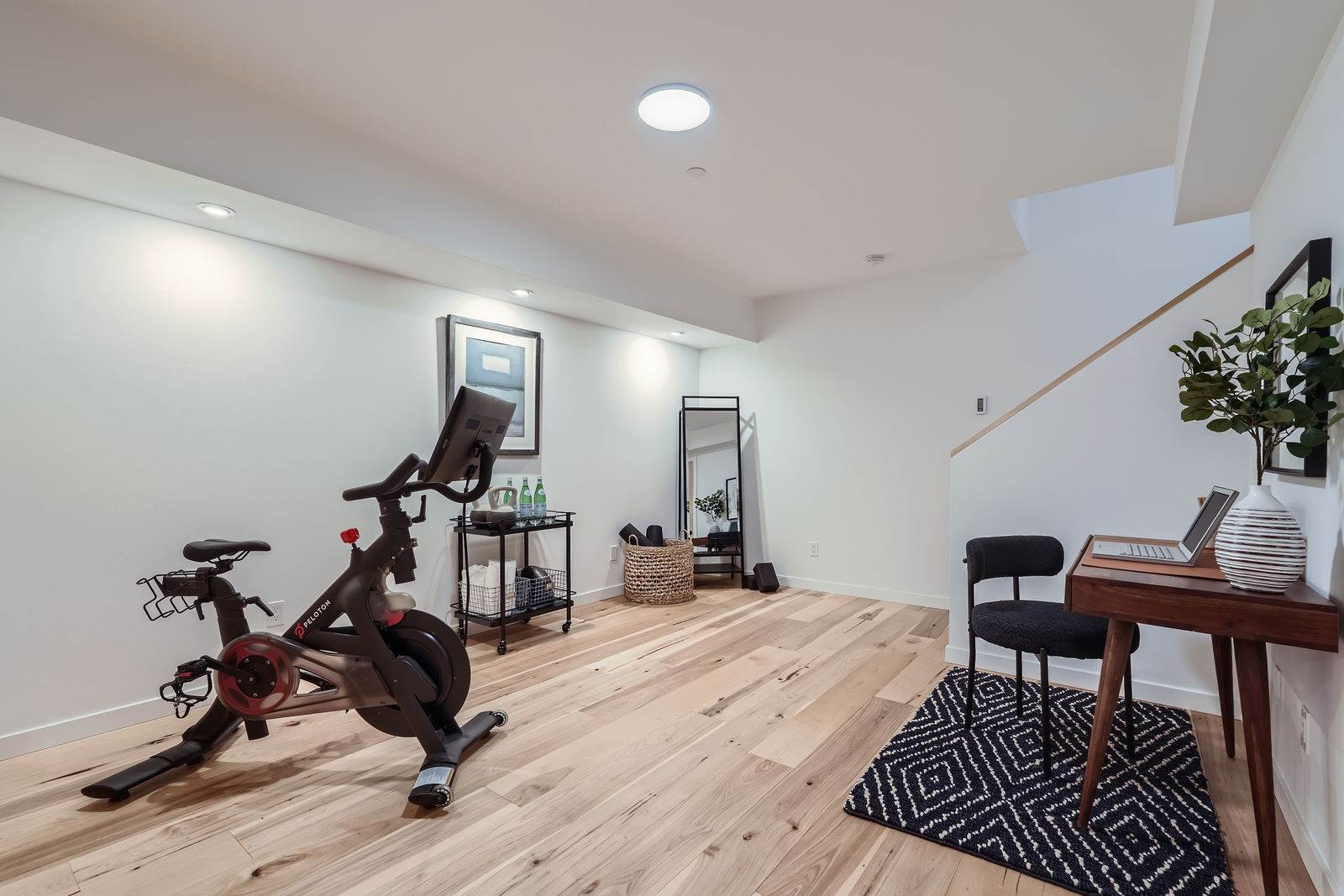 511 Howe St, Seattle, WA 98109